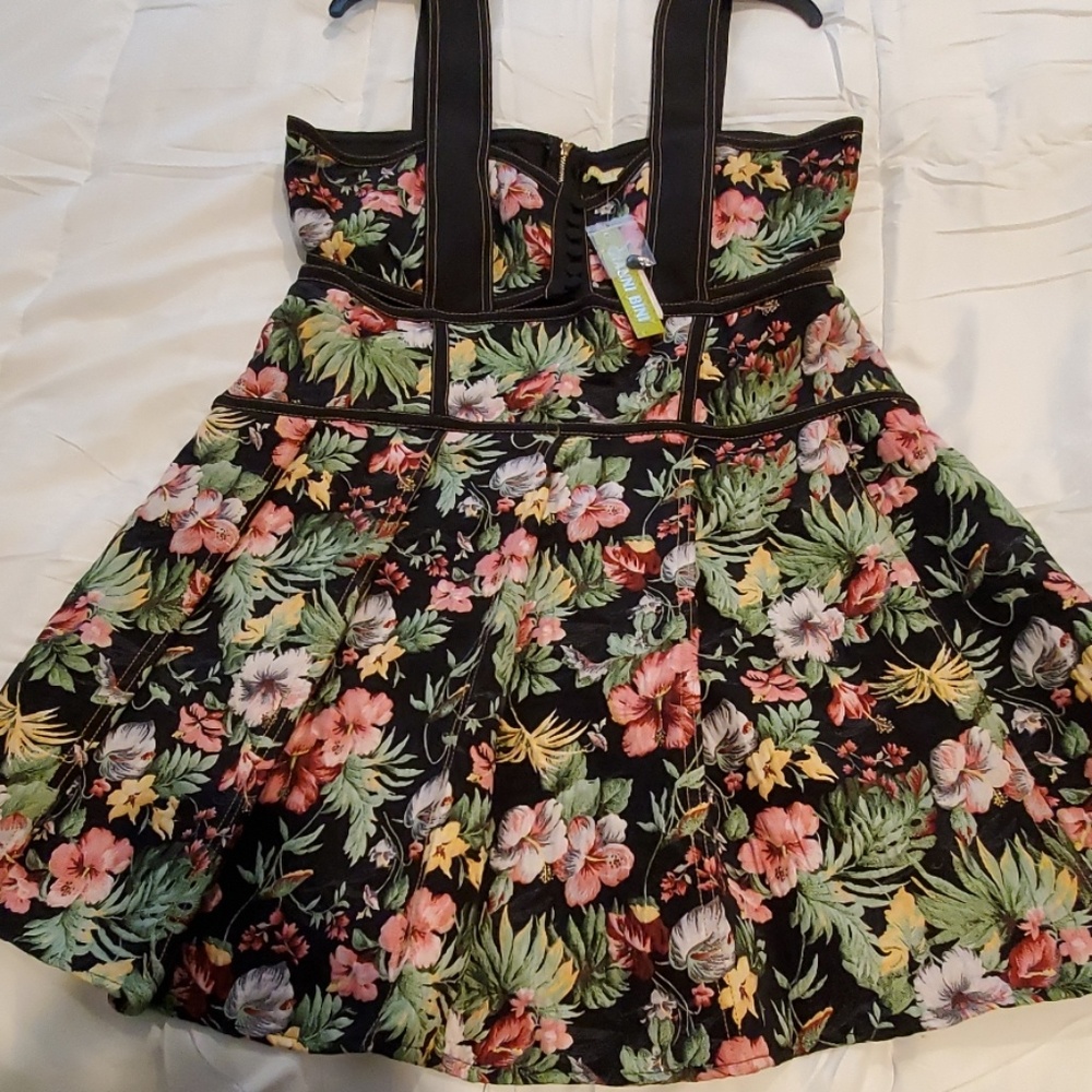 GIANNI BINI BRAND NEW  ALEXIE FLORAL CUTOUT DRESS